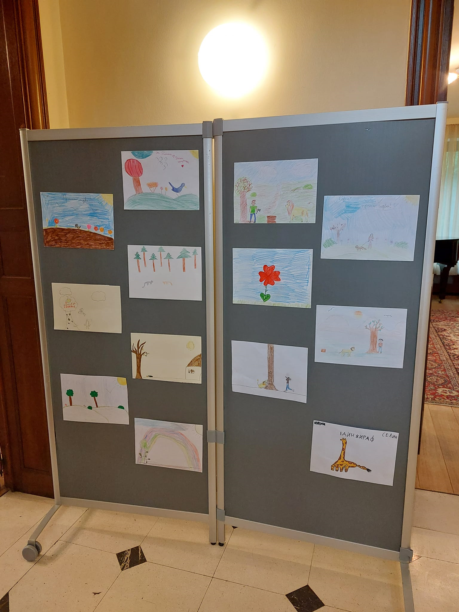 На 23. май в Посолството на Република България в Брюксел беше открита изложба с рисунки на ученици от БУ “Пейо Яворов”